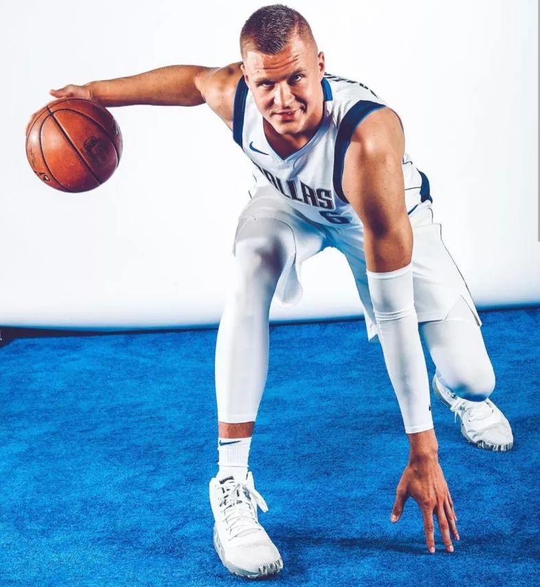 包含里程碑夜！芝加哥公牛绝杀压哨，葡超转会期刷纪录，媒体盛赞，轮换策略成焦点的词条