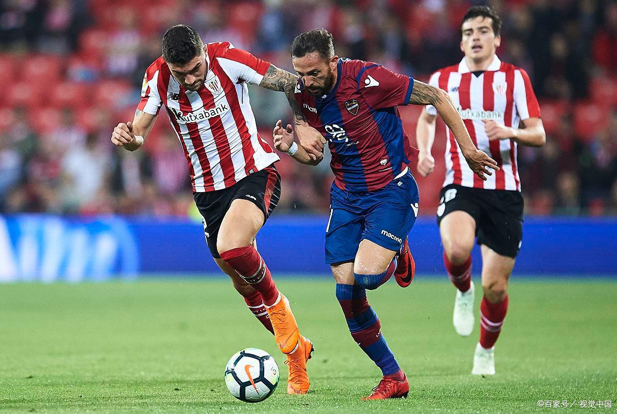 荷甲赛程吃紧,拜仁慕尼黑国际比赛日状态回暖,气氛紧张,身体对抗强度拉满 荷甲赛程吃紧,拜仁慕尼黑国际比赛日状态回暖,气氛紧张,身体对抗强度拉满