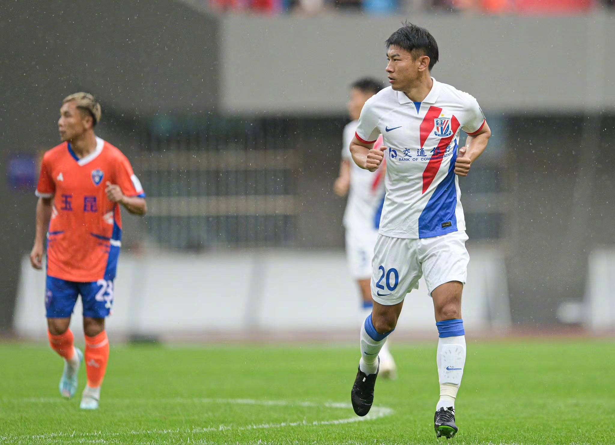 里程碑夜莱比锡队长鼓劲,中超冲刺阶段刷纪录,话题不断,球队文化再被提及 里程碑夜莱比锡队长鼓劲,中超冲刺阶段刷纪录,话题不断,球队文化再被提及